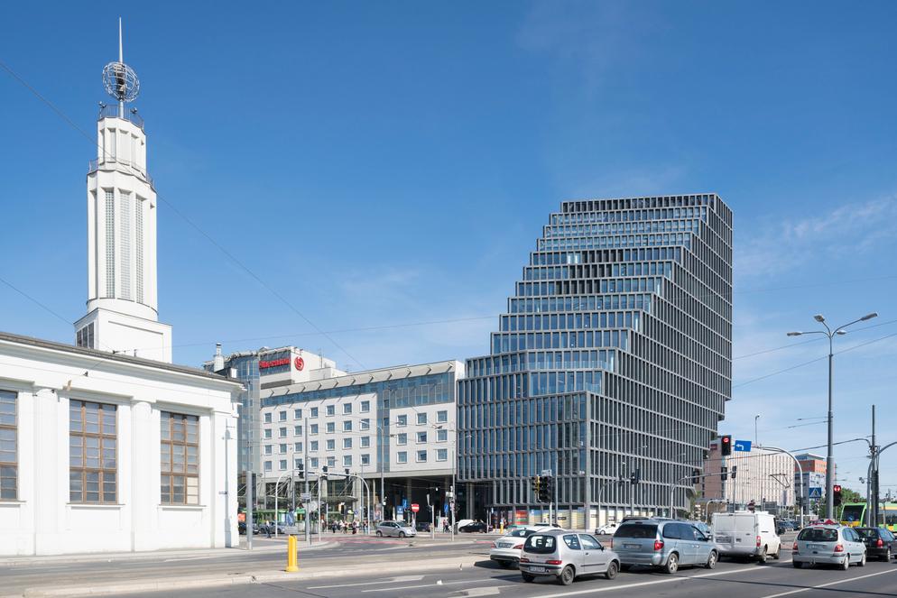 Hình ảnh cho tin tức Độc đáo tòa nhà dạng kim tự tháp bổ đôI