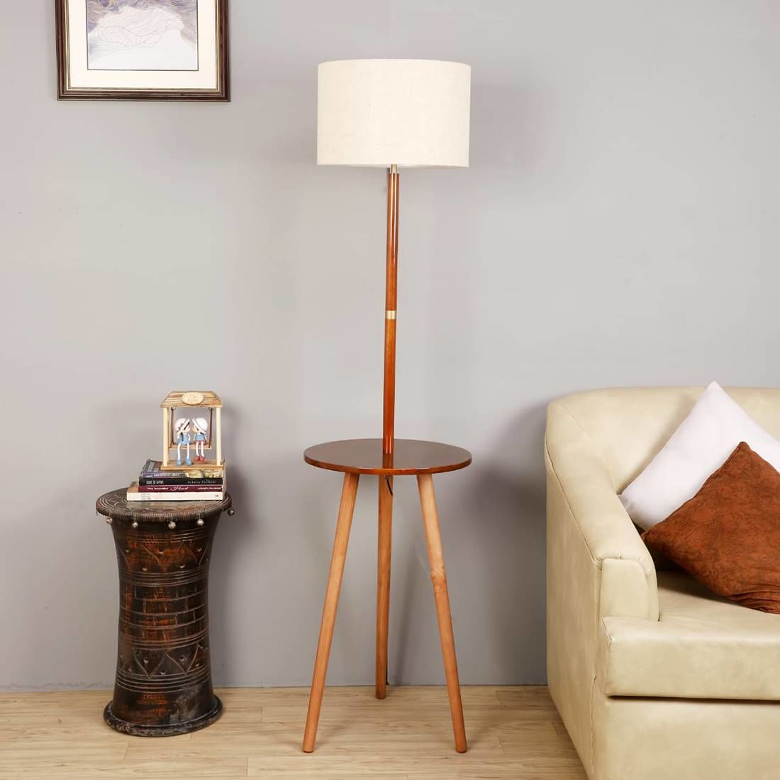 Đèn cây gỗ trang trí phòng khách họa tiết tinh tế